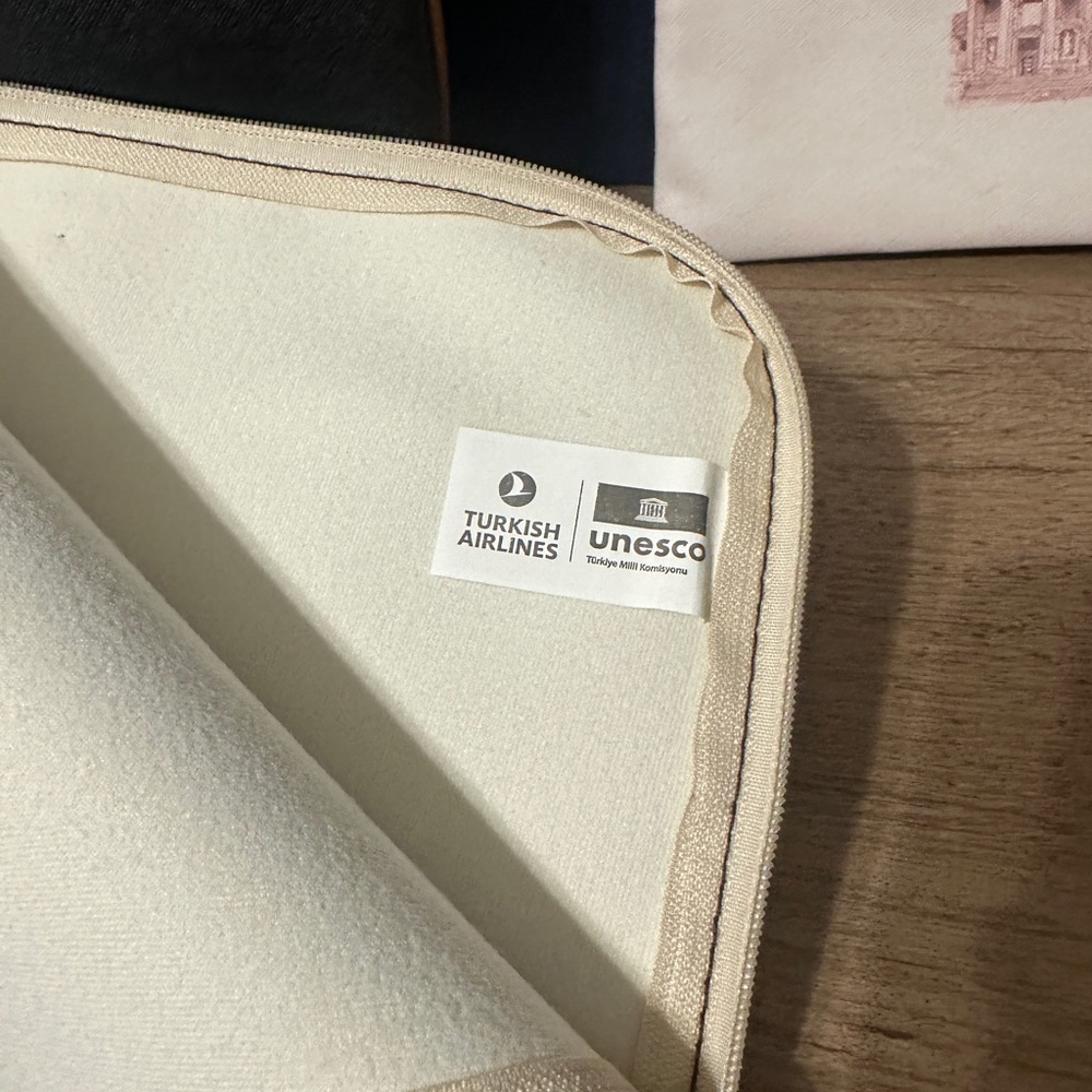 4 Turkish Airlines amenity kits with one eye mask - Picture 2 of 5